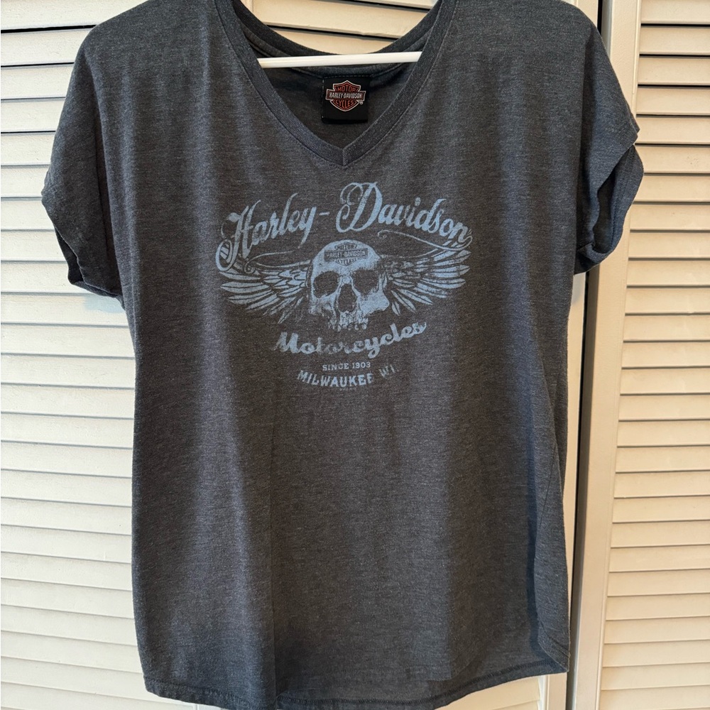 Women’s gray cap sleeve shirt